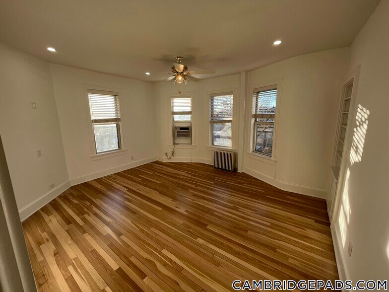 Building Photo - 94 Berkshire St