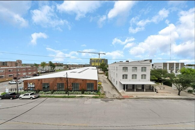 Building Photo - 2384 Commerce St