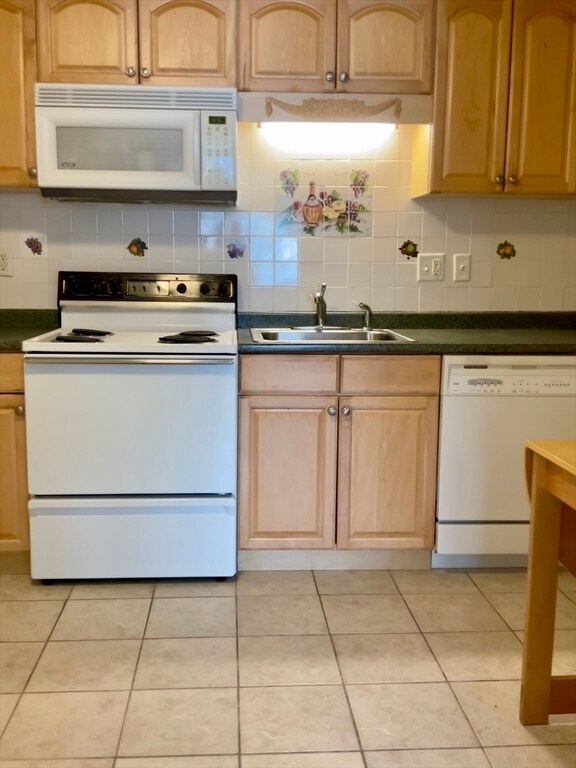 Building Photo - 924 Main St