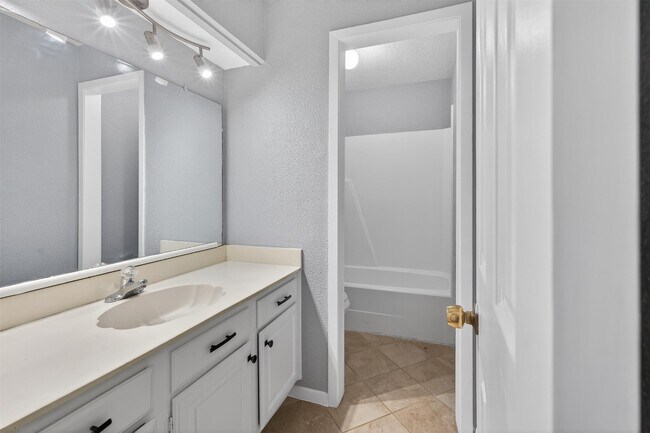 Building Photo - 6110 Gallant Forest Dr