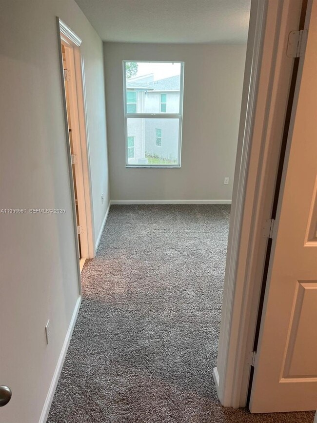 Building Photo - 5629 Mentmore Dr