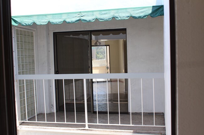 Building Photo - 6502 Dume Dr