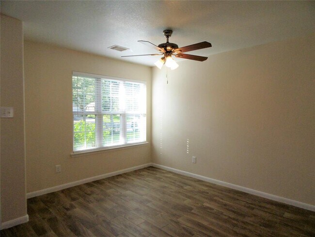 Building Photo - 2115 Summit Meadow Dr