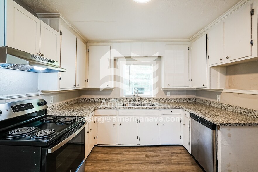 Building Photo - 324 Barnes St