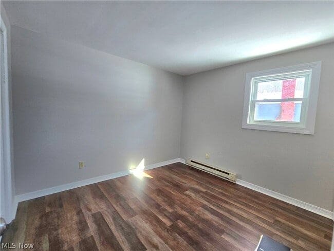 Building Photo - 909 Garden Rd