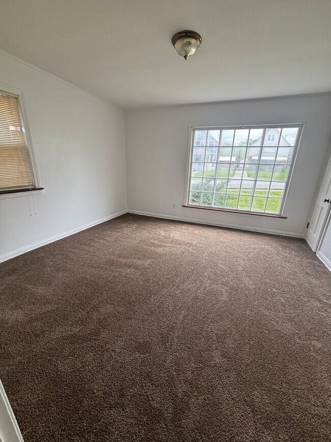 Building Photo - 3bd Single Section 8 WATER/SEWER INCLUDED