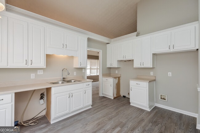 Building Photo - 645 Pebble Blvd