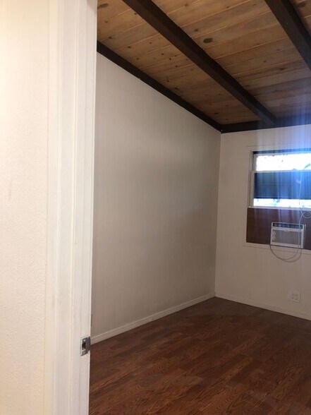 Building Photo - 526 S San Antonio Ave