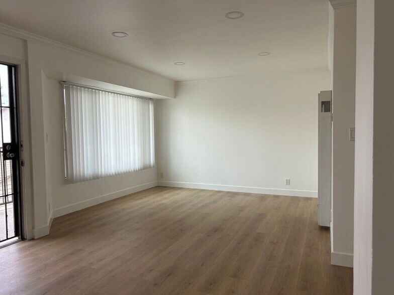 Building Photo - 924 Gaviota Ave