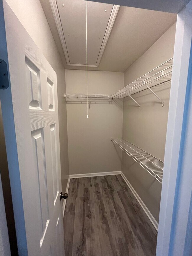 Building Photo - 5600 Hampton Hill Cir