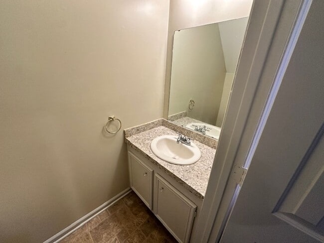 Building Photo - 25/26 Old Clayton