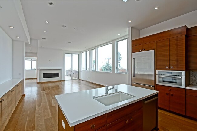 Building Photo - 4BR3.5BA + OFFICE! NEWER CONSTRUCTION, MOD...
