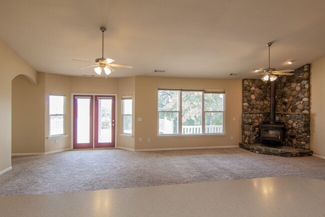 Building Photo - Country Home for Rent on Acreage | 3.5 Acres, 3 Car Garage, Deck, Pet Friendly
