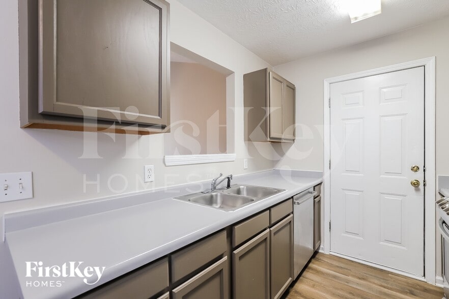 Building Photo - 5461 Bethel Rd