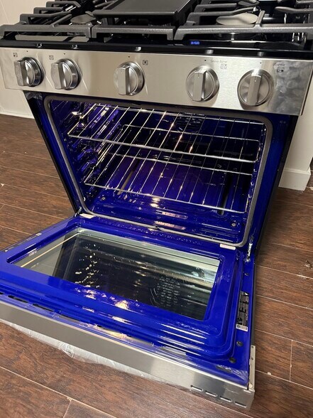 Stove - 391 Woodlawn Ave