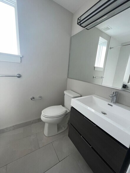 Building Photo - 7 Everett St