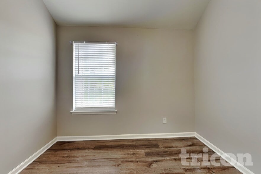 Building Photo - 30 Silver Willow Walk