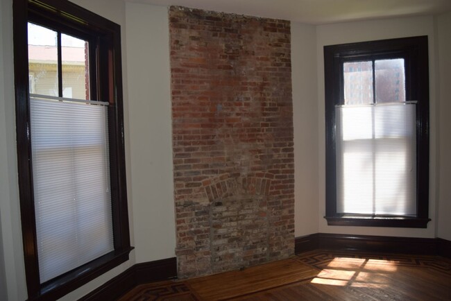 Building Photo - 1131