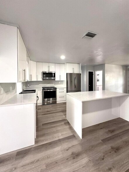 Building Photo - 1455 NE Silver Maple Way
