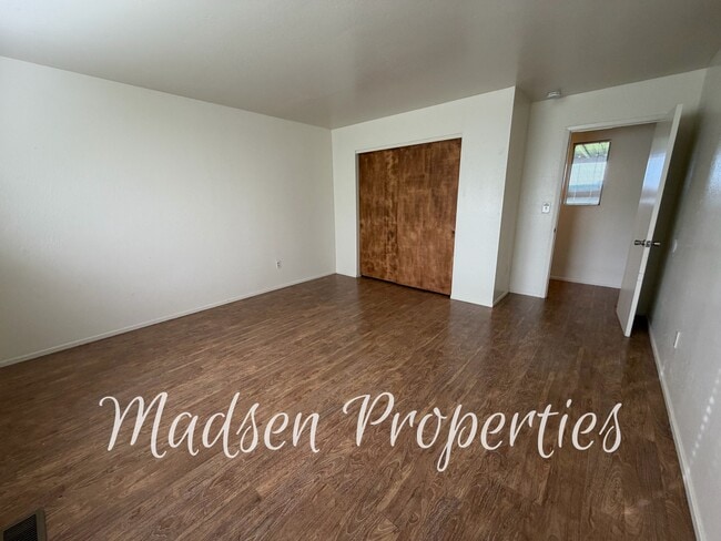 Building Photo - 784 Flag Creek Rd