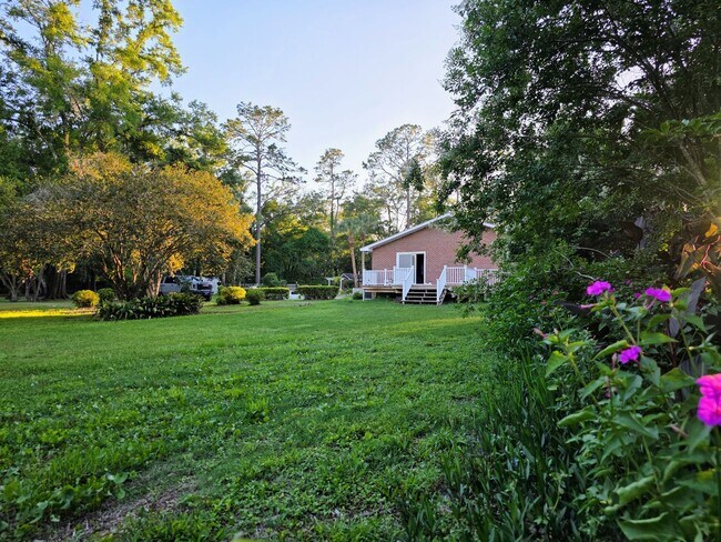 Building Photo - Peaceful paradise