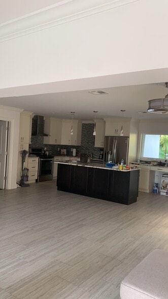 Building Photo - 5330 Bayshore Ave