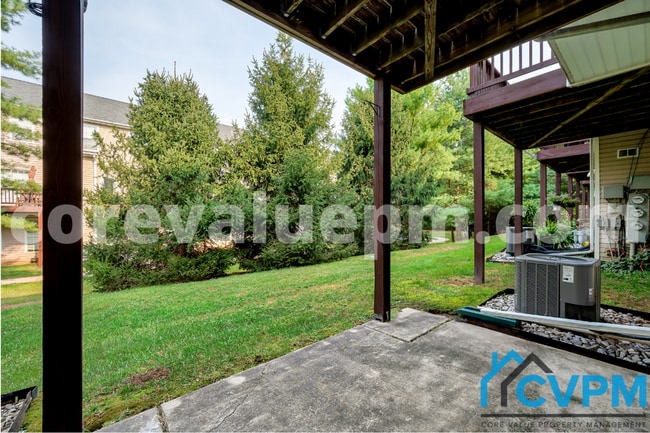 Building Photo - 8638 Willow Leaf Ln