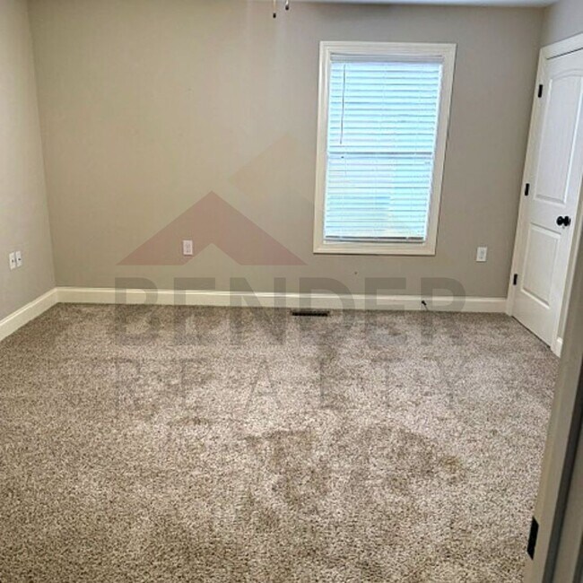 Building Photo - **REDUCED** TOWNHOME IN THE CITY