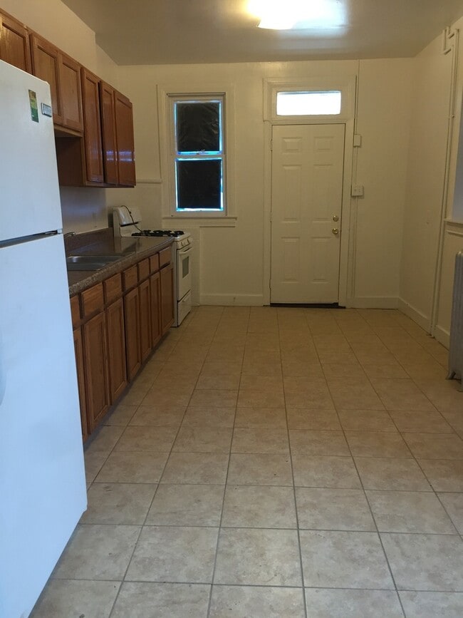 Building Photo - 5 Bedroom, 1 Bath, Parking-York City SD