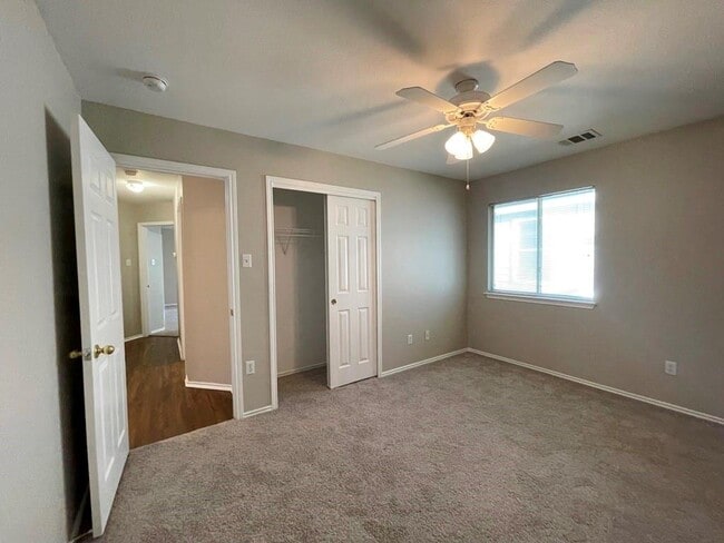 Building Photo - 162 Dressen