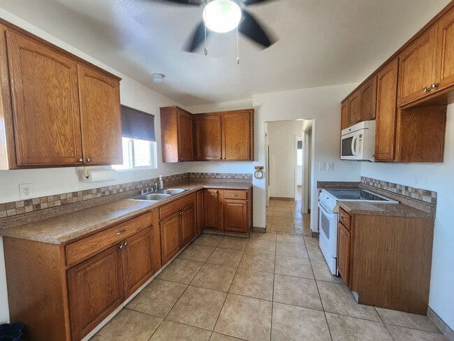 Building Photo - Beautiful 2 Bedroom on 2 1/2 Acres