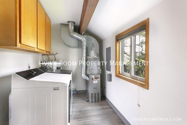 Building Photo - 9811 SW 49th Ave