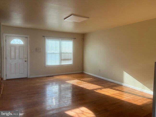 Building Photo - 16 N Pendleton Ct