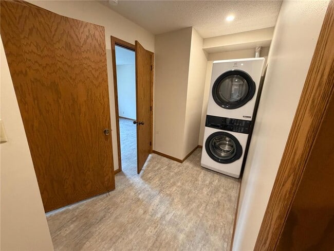 Building Photo - 314 5th St SW