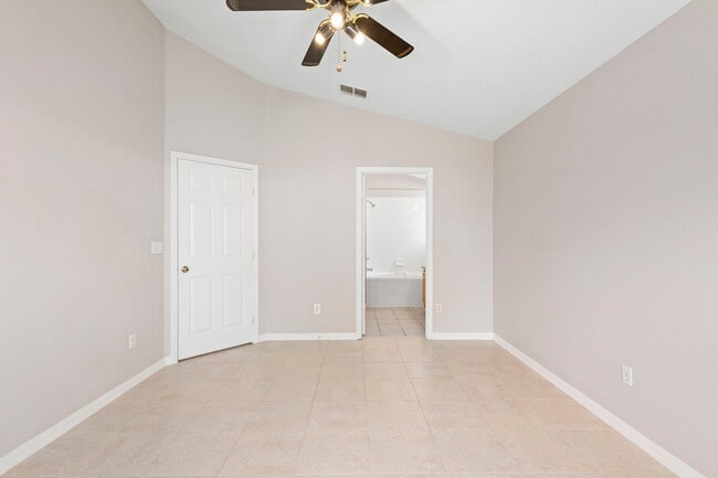 Building Photo - 1911 Colonial Woods Blvd