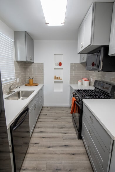 All drawer kitchen - 923 N Avenue 56