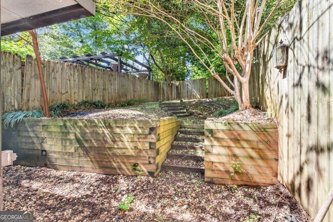 Building Photo - 1420 Old Virginia Ct SE