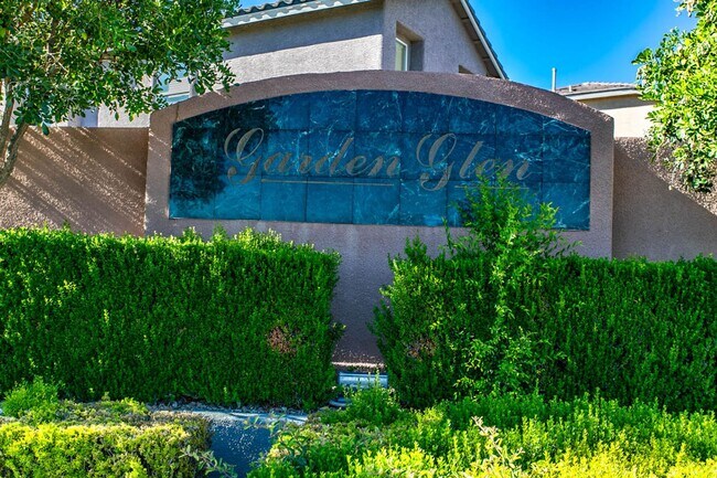 Building Photo - 3 Bed and Loft Summerlin Beauty