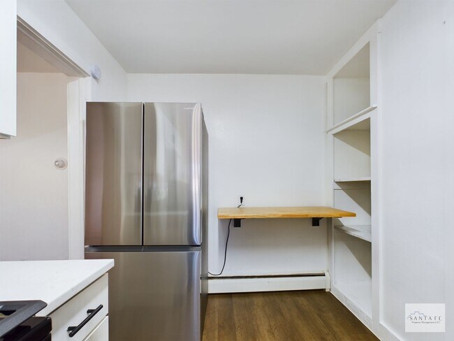 Building Photo - Acequia Madre -452