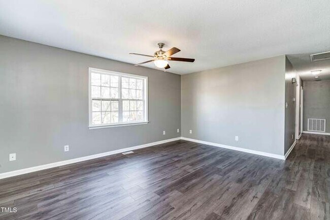 Building Photo - 526 Mill St