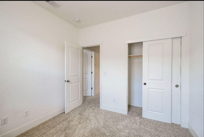 Building Photo - 405 Washington Square