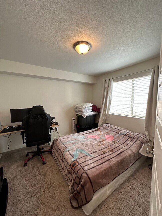 Building Photo - 4 br, 2.5 bath House - 6121 Ashmore Ln