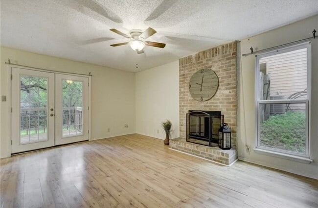 Building Photo - 800 Ramble Ln