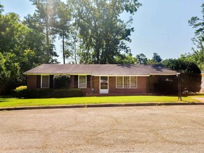 Building Photo - Rent Ready! National Hills Ranch Move in R...