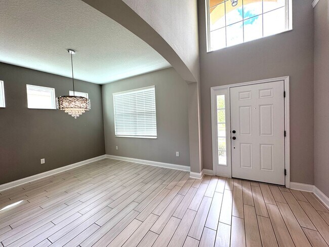 Building Photo - Somerset Park 5 Bedrooms, 4 Bathrooms