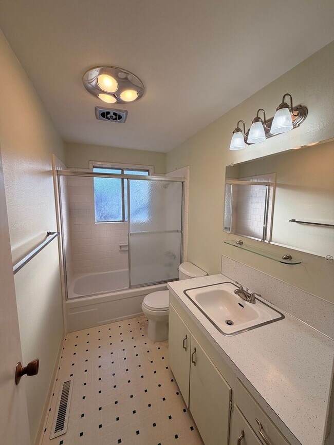 Building Photo - pzprop01