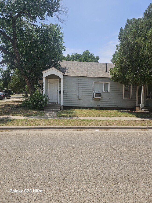 Primary Photo - 2202 18th St
