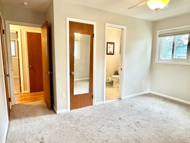 Building Photo - 5 Bedroom 2.5 Bathroom! Parking! Pets Welc...