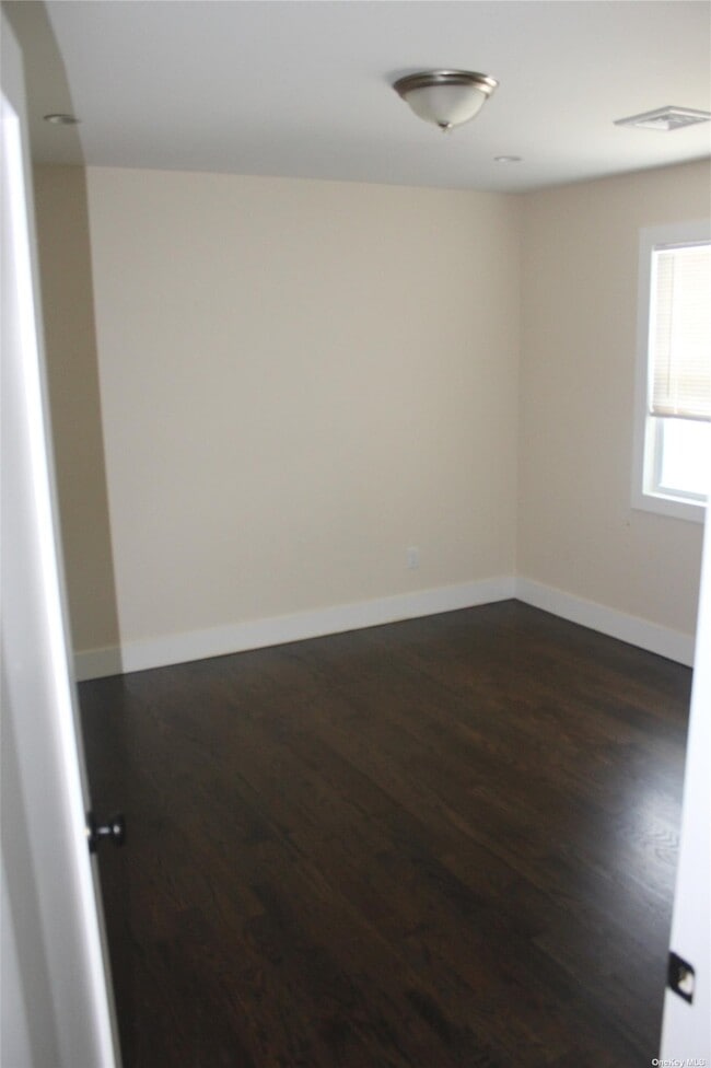 Building Photo - 9 Sinclair St