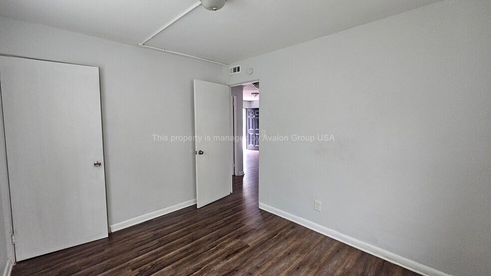 Building Photo - 610 W 18th St